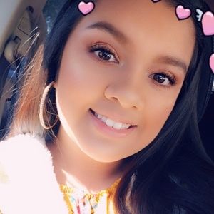 Meet your Posher, Lesly